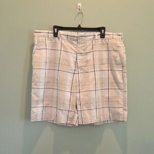 PGA Champion Tour Men's Size 40 Plaid Shorts - Beige and Black 10" Inseam